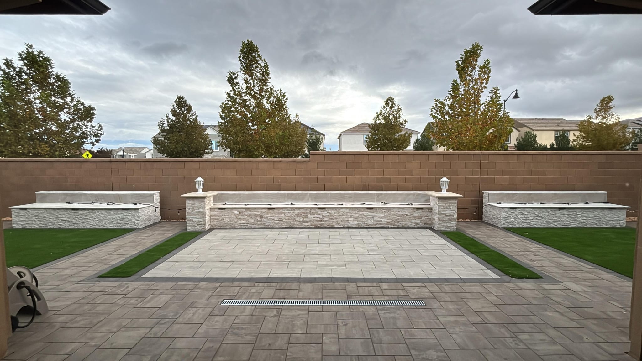 Stone paver patio with twin seat walls